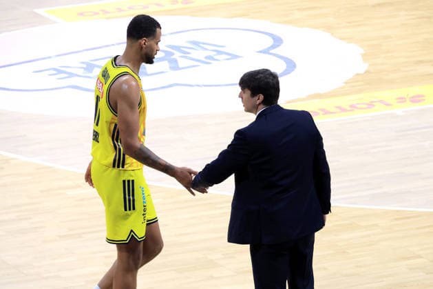 DEU, easyCredit BBL, ALBA vs. Bayern Muenchen, 10.05.2026, Max-Schmeling-Halle, Berlin, DEU, easyCredit BBL, ALBA vs. Bayern Muenchen, im Bild CHEFTRAINER Pedro Calles (ALBA Berlin), Norris Agbakoko (ALBA Berlin 17)
