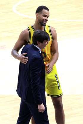 DEU, easyCredit BBL, ALBA vs. Bayern Muenchen, 10.05.2026, Max-Schmeling-Halle, Berlin, DEU, easyCredit BBL, ALBA vs. Bayern Muenchen, im Bild CHEFTRAINER Pedro Calles (ALBA Berlin), Norris Agbakoko (ALBA Berlin 17)