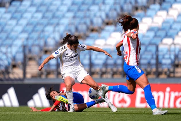 May 10, 2026, Valdebebas, Madrid, Spain: Lauren Eduarda Leal Costa of Atletico de Madrid and Alba Redondo of Real Madrid compete for the ball during the Spanish Women League, Liga F, football match played between Real Madrid and Atletico De Madrid at Alfredo Di Stefano stadium on May 10, 2026, in Valdebebas, Madrid, Spain. Real Madrid V Atletico De Madrid - Liga F - ZUMAa181 20260510_zaa_a181_074 Copyright: xDennisxAgyemanx