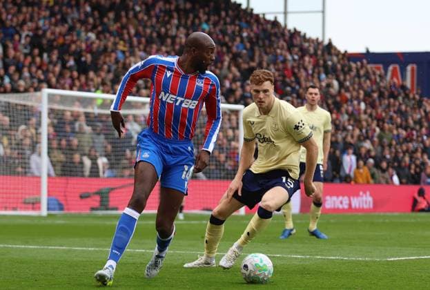 Premier League - Crystal Palace FC v Everton FC LONDON, ENGLAND, MAY 10: Jean-Philippe Mateta of Crystal Palace battles for the ball with Jake O Brien of Everton during the Premier League match between Crystal Palace FC v Everton FC at Selhurst Park Stadium, London, England, on May 10. (Photo by Daniel Weir) London Selhurst Park Stadium England Copyright: xDanielxWeir SportsxPressxPhotox Sportspressphoto_SPR144018