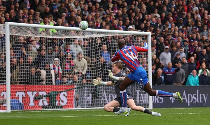 Premier League - Crystal Palace FC v Everton FC LONDON, ENGLAND, MAY 10: Jean-Philippe Mateta of Crystal Palace has a shot on goal go over the cross bar late on in the match during the Premier League match between Crystal Palace FC v Everton FC at Selhurst Park Stadium, London, England, on May 10. (Photo by Daniel Weir) London Selhurst Park Stadium England Copyright: xDanielxWeir SportsxPressxPhotox Sportspressphoto_SPR144022