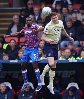 Premier League - Crystal Palace FC v Everton FC LONDON, ENGLAND, MAY 10: Jake O Brien of Everton challenges for the ariel ball with Tyrick Mitchell of Crystal Palaceduring the Premier League match between Crystal Palace FC v Everton FC at Selhurst Park Stadium, London, England, on May 10. (Photo by Daniel Weir) London Selhurst Park Stadium England Copyright: xDanielxWeir SportsxPressxPhotox Sportspressphoto_SPR144043