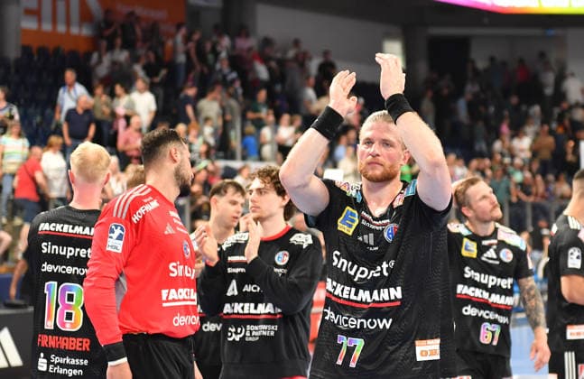 10.05.2026 - Handball - 1. Bundesliga DAIKIN HBL - Saison 2025 2026 - 31. Spieltag: HC Erlangen Metropolregion Nürnberg HCE - VfL Gummersbach - OGo - xogox - Maciej Gebala (77, HC Erlangen HCE ) enttäuscht Enttäuschung nach Spielende