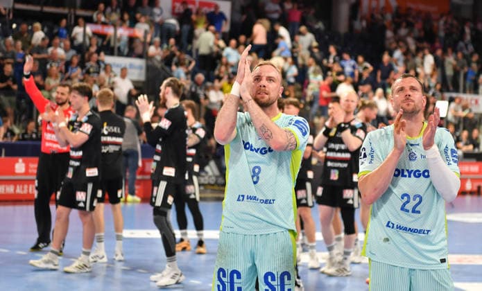 10.05.2026 - Handball - 1. Bundesliga DAIKIN HBL - Saison 2025 2026 - 31. Spieltag: HC Erlangen Metropolregion Nürnberg HCE - VfL Gummersbach - OGo - xogox - Lukas Blohme (8, VfL Gummersbach ) Kentin Mahe (22, VfL Gummersbach ) Jubel Freude nach Spielende
