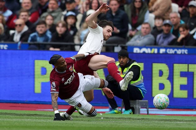 10th May 2026; London Stadium, London, England; Premier League Football, West Ham United versus Arsenal; Declan Rice of Arsenal and Crysencio Summerville of West Ham United compete for the ball HenningxvonxJagow