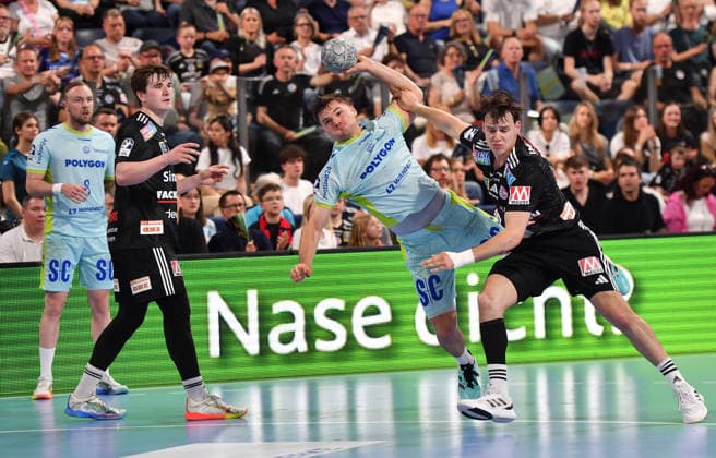 10.05.2026 - Handball - 1. Bundesliga DAIKIN HBL - Saison 2025 2026 - 31. Spieltag: HC Erlangen Metropolregion Nürnberg HCE - VfL Gummersbach - OGo - xogox - Kay Smits (31, VfL Gummersbach ) Lars Genz (3, HC Erlangen HCE )