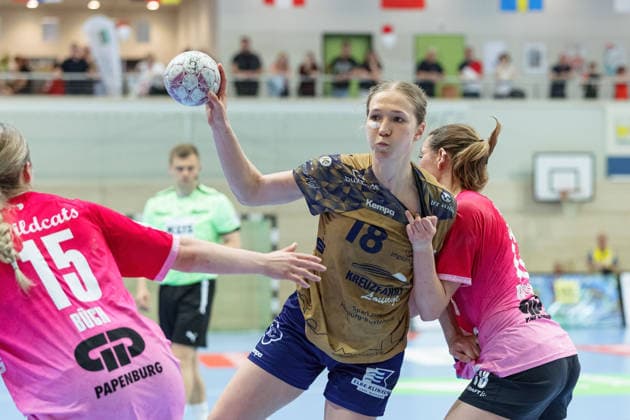 Fabienne Büch (Halle, 15), Johanna Andresen (BSV, 18), Marie Polakova (Halle, 23), SV Union Halle-Neustadt vs. Buxtehuder SV, Handball Bundesliga Frauen, Play-Offs 5-11 Spieltag 4, Saison 2025 26, 10.05.2026 Halle SWH Arena Sachsen-Anhalt Deutschland