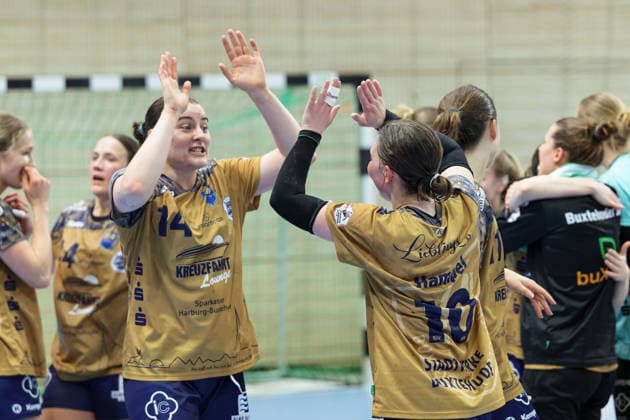 BSV-Spielerinnen jubeln nach 28:24 auswärtssieg, SV Union Halle-Neustadt vs. Buxtehuder SV, Handball Bundesliga Frauen, Play-Offs 5-11 Spieltag 4, Saison 2025 26, 10.05.2026 Halle SWH Arena Sachsen-Anhalt Deutschland