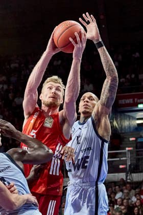 Deutsche Basketball Bundesliga (BBL), FC Bayern München Basketball vs EWE BASKETS Oldenburg, München FC Bayern Basketball, Oldenburg EWE BASKETS, 2026-05-10 in München (BMW Park) GIFFEY Niels (FC Bayern München Basketball Small Forward (SF) Nr5-FCBB5), KYSER Michale (EWE BASKETS Oldenburg Center (C) Nr12-OLD12) sportworld München BMW Park Bayern Deutschland