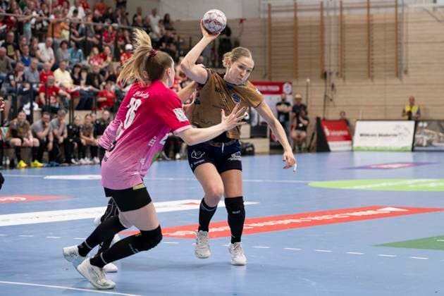 Handball Bundesliga Frauen,HBF, Saison 2025 2026 SV Union Halle-Neustadt vs.Buxtehuder SV Halle, Deutschland 10.Mai 2026: Im Bild:v.li.Cara Reuthal (Halle) und Johanna Andresen (Buxtehude) Halle Saale SWH Arena Sachsen-Anhalt Deutschland