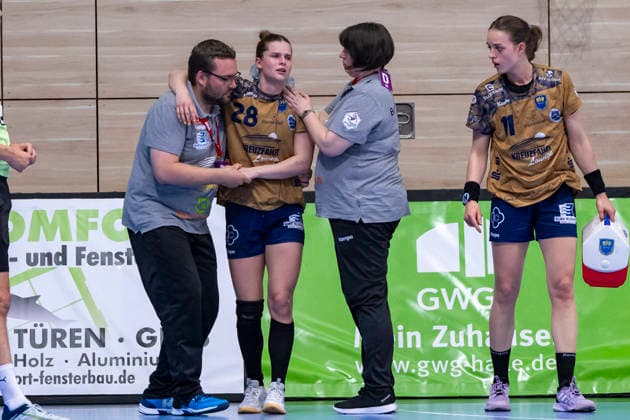 Handball Bundesliga Frauen,HBF, Saison 2025 2026 SV Union Halle-Neustadt vs.Buxtehuder SV Halle, Deutschland 10.Mai 2026: Im Bild:Mitte Theresa von Prittwitz (Buxtehude) Verletzt, Verletzung, Schmerzen, Halle Saale SWH Arena Sachsen-Anhalt Deutschland