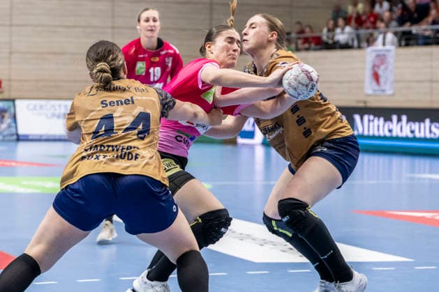 Handball Bundesliga Frauen,HBF, Saison 2025 2026 SV Union Halle-Neustadt vs.Buxtehuder SV Halle, Deutschland 10.Mai 2026: Im Bild:v.li.Carina Senel (Buxtehude) , Tabea Wipper (Halle) und Jolina Huhnstock (Buxtehude) Halle Saale SWH Arena Sachsen-Anhalt Deutschland