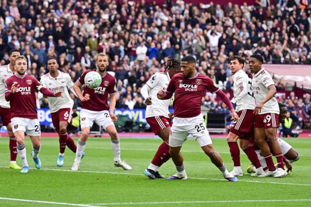 West Ham United v Arsenal, Premier League West Ham United defender Jean-Clair Todibo (25) heads the ball at goal during the Premier League match between West Ham United and Arsenal at the London Stadium, London, UK on 10 May 2026. London London Stadium UK Editorial use only DataCo restrictions apply See www.football-dataco.com , Copyright: xDennisxGoodwinx PSI-24232-0039
