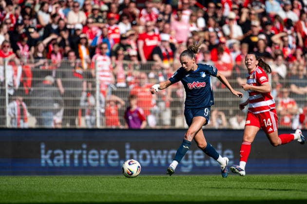 GER, 1. FFBL, 1. FC Union Berlin vs TSG 1899 Hoffenheim 10.05.2026, Alte Försterei, Berlin, GER, 1. FFBL, 1. FC Union Berlin vs TSG 1899 Hoffenheim, im Bild Jill Janssens (TSG Hoffenheim, 09) am Ball vor Hannah Eurlings (Union Berlin, 14), DFB regulations prohibit any use of photographs as image sequences and or quasi-video