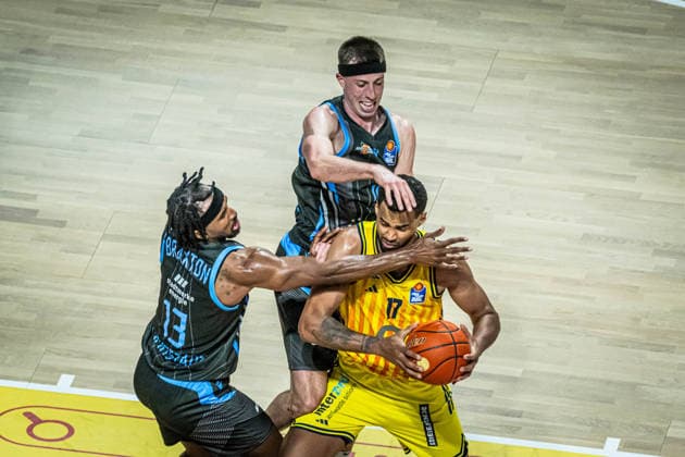 Basketball Berlin 10.05.2026 Saison 2025 2026 EasyCredit BBL 1. Bundesliga Männer, Herren Alba Berlin - Science City Jena Norris Agbakoko (Alba Berlin, No.17) Keith Braxton (Jena, No.13)
