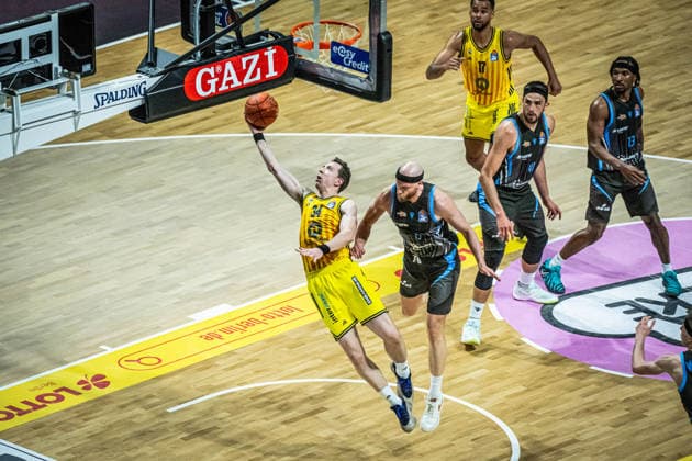 Basketball Berlin 10.05.2026 Saison 2025 2026 EasyCredit BBL 1. Bundesliga Männer, Herren Alba Berlin - Science City Jena Justin Bean (Alba Berlin, No.34) Robin Christen (Jena, No.08)