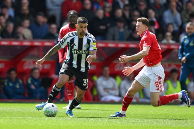 Nottingham Forest v Newcastle United - Premier League Elliot Anderson of Nottingham Forest puts pressure on Bruno Guimaraes of Newcastle United during the Premier League match between Nottingham Forest and Newcastle United at the City Ground in Nottingham, United Kingdom, on May 10, 2026. Nottingham Nottinghamshire United Kingdom  Copyright: xMIxNewsx originalFilename:fletcher-nottingh260510_npw4A.jpg
