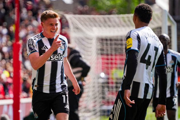 Nottingham Forest v Newcastle United - Premier League Harvey Barnes of Newcastle United celebrates his goal with teammates Jacob Ramsey and Yoane Wissa during the Premier League match between Nottingham Forest and Newcastle United at City Ground in Nottingham, United Kingdom, on May 10, 2026. Nottingham Nottinghamshire United Kingdom  Copyright: xNewsxImagesx originalFilename:cosgrove-premierl260510_npdfP.jpg