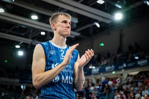 Niklas Würzner (2; MLP Academics Heidelberg) applaudiert nach dem Spiel in Heidelberg Applaus für Niklas Würzner (2; MLP Academics Heidelberg) in Heidelberg Copyright: xMichaelxGelhardtx