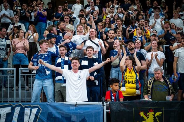 Fans von MLP Academics Heidelberg feiern ausgelassen im SNP dome in Heidelberg beim Saisonfinale gegen Rasta Vechta. Fans von MLP Academics Heidelberg feiern im SNP dome Copyright: xMichaelxGelhardtx