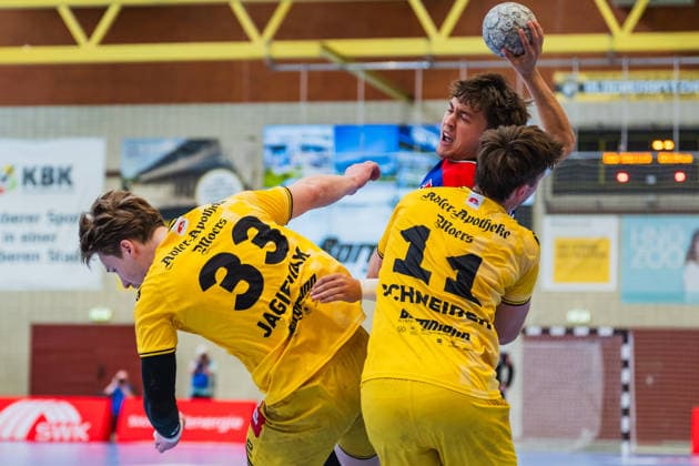 Lars Jagieniak (HSG Krefeld Niederrhein, 33) und Lucas Schneider (HSG Krefeld Niederrhein, 11) versuchen Elias Huber (HBW Balingen-Weilstetten, 07) zu blocken HSG Krefeld Niederrhein vs. HBW Balingen-Weilstetten, Handball, 2.HBL, 31.Spieltag, Saison 2025 26, 10.05.2026, HSG Krefeld Niederrhein vs. HBW Balingen-Weilstetten, Handball, 2.HBL, 31.Spieltag, Saison 2025 26, 10.05.2026 Krefeld Copyright: xEibner-Pressefoto LukasxBaldygax EP_LBA