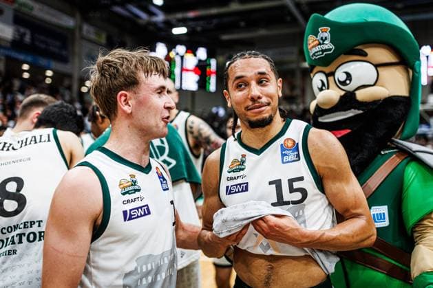 Steven Ashworth (Gladiators Trier) und Jordan Roland (Gladiators Trier), Vet Concept Gladiators Trier vs MBC Syntainics, Basketball, easyCredit BBL, 34. Spieltag, Saison 2025 2026, 10.05.2026 Vet Concept Gladiators Trier vs MBC Syntainics, Basketball, easyCredit BBL, 34. Spieltag, Saison 2025 2026, 10.05.2026 Copyright: xEibner-Pressefoto AlexanderxNeisx EP_ANS