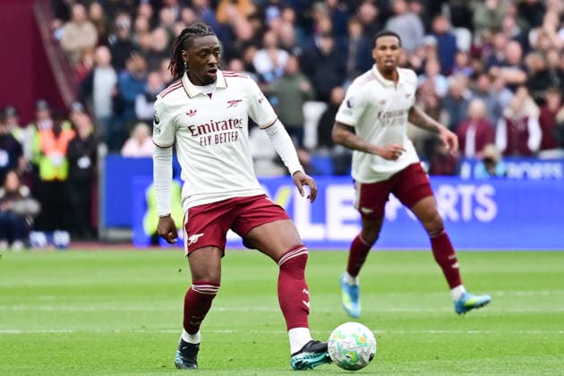 West Ham United v Arsenal, Premier League Arsenal forward Eberechi Eze (10) looks to release the ball during the Premier League match between West Ham United and Arsenal at the London Stadium, London, UK on 10 May 2026. London London Stadium UK Editorial use only DataCo restrictions apply See www.football-dataco.com , Copyright: xDennisxGoodwinx PSI-24232-0046