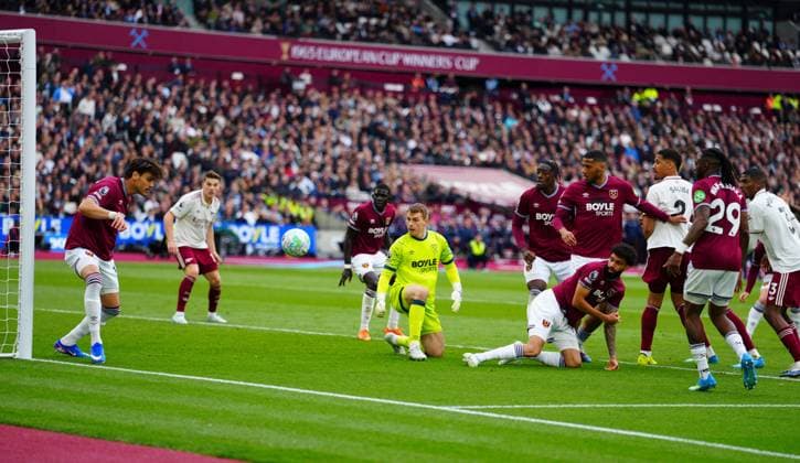 Konstantinos Mavropanos of West Ham United clears off the line West Ham United v Arsenal, Premier League, Football, London Stadium, London , UK - 10 May 2026London London Stadium United Kingdom EDITORIAL USE ONLY No use with unauthorised audio, video, data, fixture lists, club league logos or live services. Online in-match use limited to 120 images, no video emulation. No use in betting, games or single club league player publications.  Copyright: xJavierxGarcia Shutterstockx 16861795aq