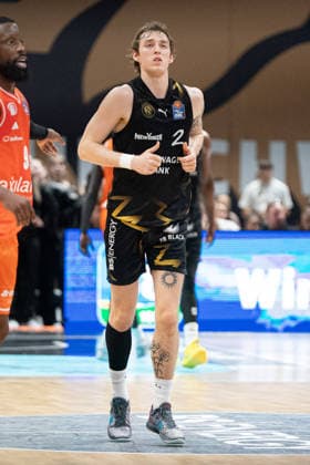 Benny Schroeder (Nr. 2 Basketball Loewen Braunschweig) GER, Basketball Loewen Braunschweig gegen Chemnitz 99ers, Basketball, easyCredit BBL, Woche 34, Spielzeit 2025 26, 10.05.2026 GER, Basketball Loewen Braunschweig gegen Chemnitz 99ers, Basketball, easyCredit BBL, Woche 34, Spielzeit 2025 26, 10.05.2026 Braunschweig Copyright: xEibner-Pressefoto DanielxREINELTx EP_DRT