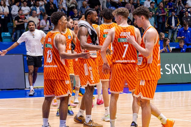 easyCredit Basketball Bundesliga BBL, Frankfurt am Main, Frankfurt Skyliners vs. Ratiopharm Ulm, Süwag Energie Arena Frankfurt am Main; 10.05.2026 easyCredit Basketball Bundesliga BBL, Frankfurt am Main, Germany - 10.05.2026: Die Spieler von Ratiopharm Ulm nach dem gewonnenen Spiel, Basketball Bundesliga, Spiel der Frankfurt Skyliners vs. Ratiopharm Ulm Süwag Energie Arena Frankfurt am Main Copyright: xBEAUTIFULxSPORTS Freudensteinx