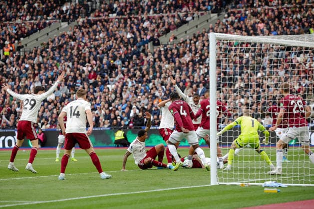 Premier League 2025 26 West Ham v Arsenal London Stadium 10.05.2026 Gabriel of Arsenal goes down in the box and Arsenal appeal for a penalty Premier League 2025 26 West Ham v Arsenal London Stadium 10.05.2026 Photograph By Marc Aspland The Times  Copyright: xMarcxAsplandx NINTCHDBPICT001079651866