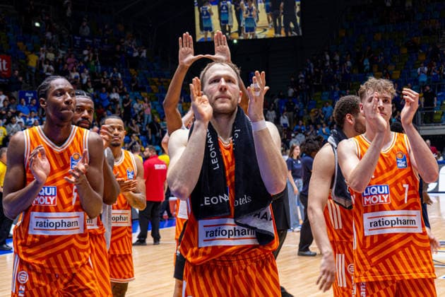 easyCredit Basketball Bundesliga BBL, Frankfurt am Main, Frankfurt Skyliners vs. Ratiopharm Ulm, Süwag Energie Arena Frankfurt am Main; 10.05.2026 easyCredit Basketball Bundesliga BBL, Frankfurt am Main, Germany - 10.05.2026: Die Spieler von Ratiopharm Ulm nach dem gewonnenen Spiel, Basketball Bundesliga, Spiel der Frankfurt Skyliners vs. Ratiopharm Ulm Süwag Energie Arena Frankfurt am Main Copyright: xBEAUTIFULxSPORTS Freudensteinx