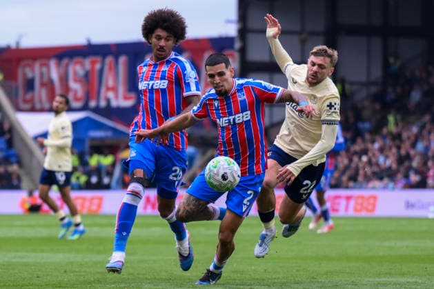 Crystal Palace v Everton Premier League Daniel Munoz of Crystal Palace and Kiernan Dewsbury-Hall of Everton battle for the ball during the Premier League match at Selhurst Park, London 10 05 2026 UK Newspapers OUT Copyright: xMalcolmxFellx FIL-23415-0056
