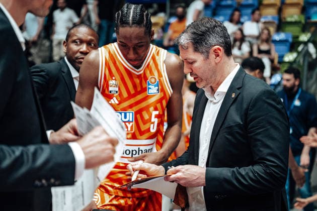 Ty Harrelson (Cheftrainer, Headcoach, ratiopharm Ulm) GER, Skyliners Frankfurt vs. ratiopharm Ulm, easyCredit BBL, Bundesliga, 34 Spieltag, Saison 2025 2026. 10.05.2026 Eibner-Pressefoto Attila Ziga GER, Skyliners Frankfurt vs. ratiopharm Ulm, easyCredit BBL, Bundesliga, 34 Spieltag, Saison 2025 2026. 10.05.2026 Frankfurt am Main Copyright: xEibner-Pressefotox EP_AZA
