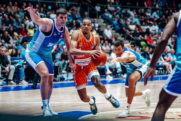 Jacob Knauf (Skyliners Frankfurt, 25), Nelson Weidemann (ratiopharm Ulm, 0) GER, Skyliners Frankfurt vs. ratiopharm Ulm, easyCredit BBL, Bundesliga, 34 Spieltag, Saison 2025 2026. 10.05.2026 Eibner-Pressefoto Attila Ziga GER, Skyliners Frankfurt vs. ratiopharm Ulm, easyCredit BBL, Bundesliga, 34 Spieltag, Saison 2025 2026. 10.05.2026 Frankfurt am Main Copyright: xEibner-Pressefotox EP_AZA