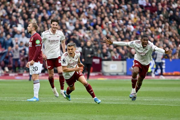 West Ham vs Arsenal Premier League GOAL Leandro Trossard of Arsenal celebrates the opening goal during the West Ham vs Arsenal, Premier League match at the London Stadium Stratford. London The London Stadium UK Copyright: xMartinxDaltonx WestHam_vs_Arsenal_100526_MD_015