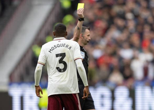 West Ham United v Arsenal FC, Premier League, Football, London Stadium, London, UK - 10 May 2026 Referee Chris Kavanagh gives Christhian Mosquera of Arsenal FC (3) after he fouls Crysencio Summerville of West Ham United (7) London London Stadium Stratford GBR, UK NEWSPAPERS OUT Copyright: xEllixBirchx