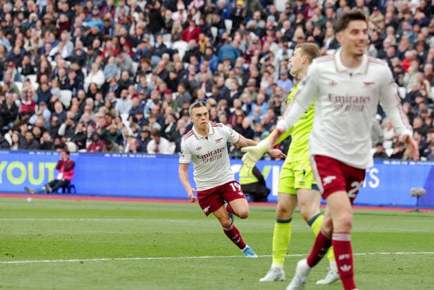 Premier League 2025 26 West Ham v Arsenal London Stadium 10.05.2026 Leandro Trossard of Arsenal scores and celebrates 0-1 Premier League 2025 26 West Ham v Arsenal London Stadium 10.05.2026 Photograph By Marc Aspland The Times  Copyright: xMarcxAsplandx NINTCHDBPICT001079655288