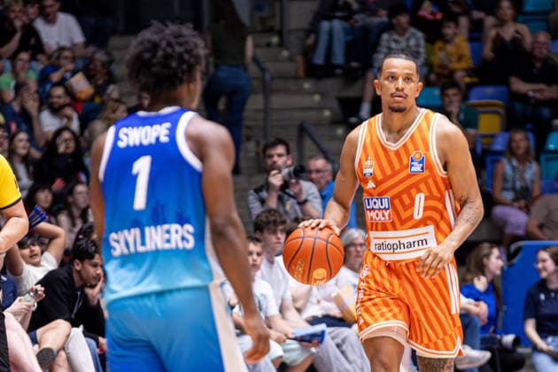 easyCredit Basketball Bundesliga BBL, Frankfurt am Main, Frankfurt Skyliners vs. Ratiopharm Ulm, Süwag Energie Arena Frankfurt am Main; 10.05.2026 easyCredit Basketball Bundesliga BBL, Frankfurt am Main, Germany - 10.05.2026: Nelson Weidemann (Ratiopharm Ulm, 0) am Ball, Basketball Bundesliga, Spiel der Frankfurt Skyliners vs. Ratiopharm Ulm Süwag Energie Arena Frankfurt am Main Copyright: xBEAUTIFULxSPORTS Freudensteinx