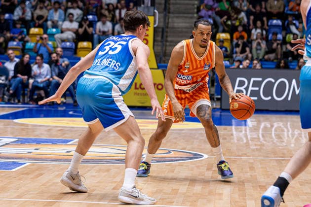 easyCredit Basketball Bundesliga BBL, Frankfurt am Main, Frankfurt Skyliners vs. Ratiopharm Ulm, Süwag Energie Arena Frankfurt am Main; 10.05.2026 easyCredit Basketball Bundesliga BBL, Frankfurt am Main, Germany - 10.05.2026: Ratiopharm Ulm im Ballbesitz, Basketball Bundesliga, Spiel der Frankfurt Skyliners vs. Ratiopharm Ulm Süwag Energie Arena Frankfurt am Main Copyright: xBEAUTIFULxSPORTS Freudensteinx