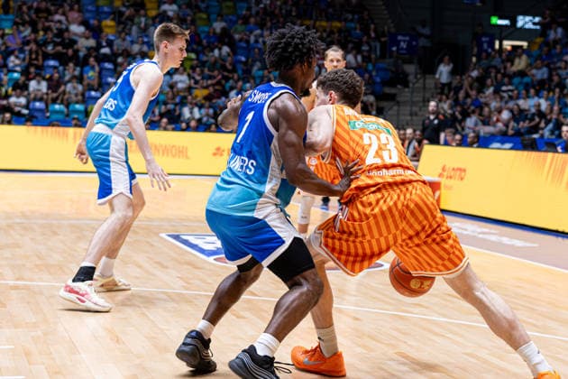 easyCredit Basketball Bundesliga BBL, Frankfurt am Main, Frankfurt Skyliners vs. Ratiopharm Ulm, Süwag Energie Arena Frankfurt am Main; 10.05.2026 easyCredit Basketball Bundesliga BBL, Frankfurt am Main, Germany - 10.05.2026: Diego Garavaglia (Ratiopharm Ulm, 23) am Ball gegen Isaiah Swope (Frankfurt Skyliners, 1), Basketball Bundesliga, Spiel der Frankfurt Skyliners vs. Ratiopharm Ulm Süwag Energie Arena Frankfurt am Main Copyright: xBEAUTIFULxSPORTS Freudensteinx