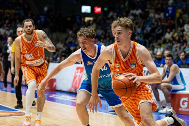 easyCredit Basketball Bundesliga BBL, Frankfurt am Main, Frankfurt Skyliners vs. Ratiopharm Ulm, Süwag Energie Arena Frankfurt am Main; 10.05.2026 easyCredit Basketball Bundesliga BBL, Frankfurt am Main, Germany - 10.05.2026: Ratiopharm Ulm im Ballbesitz, Basketball Bundesliga, Spiel der Frankfurt Skyliners vs. Ratiopharm Ulm Süwag Energie Arena Frankfurt am Main Copyright: xBEAUTIFULxSPORTS Freudensteinx