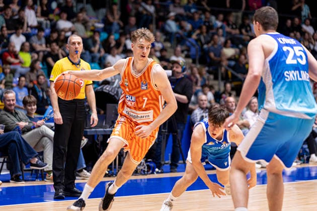 easyCredit Basketball Bundesliga BBL, Frankfurt am Main, Frankfurt Skyliners vs. Ratiopharm Ulm, Süwag Energie Arena Frankfurt am Main; 10.05.2026 easyCredit Basketball Bundesliga BBL, Frankfurt am Main, Germany - 10.05.2026: Tobias Jensen (Ratiopharm Ulm, 7) am Ball, Basketball Bundesliga, Spiel der Frankfurt Skyliners vs. Ratiopharm Ulm Süwag Energie Arena Frankfurt am Main Copyright: xBEAUTIFULxSPORTS Freudensteinx