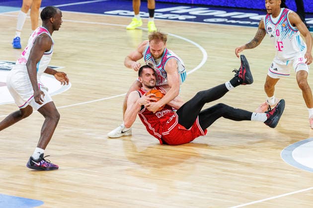 Melvin Jostmann (Telekom Baskets Bonn, 12), Daniel Keppeler (BMA365 Bamberg Baskets, 31), BMA365 Bamberg Baskets vs. Telekom Baskets Bonn, Basketball, easyCredit BBL, 34. Spieltag, 10.05.2026 BMA365 Bamberg Baskets vs. Telekom Baskets Bonn, Basketball, easyCredit BBL, 34. Spieltag, 10.05.2026 Bamberg Copyright: xEibner-Pressefoto G.xSantemizx EP_EER