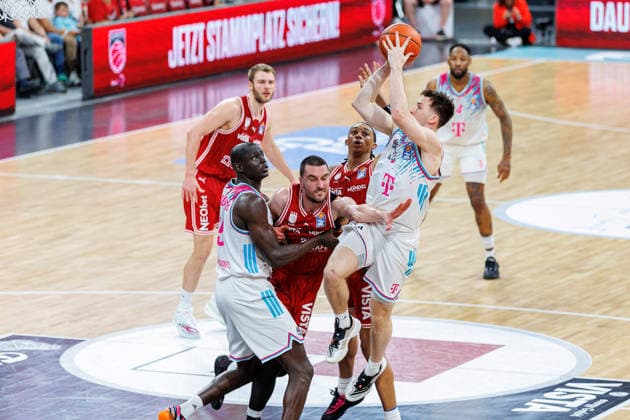 Kur Jongkuch (Telekom Baskets Bonn, 15), Daniel Keppeler (BMA365 Bamberg Baskets, 31), Austin Crowley (BMA365 Bamberg Baskets, 85), Grayson Murphy (Telekom Baskets Bonn, 07), BMA365 Bamberg Baskets vs. Telekom Baskets Bonn, Basketball, easyCredit BBL, 34. Spieltag, 10.05.2026 BMA365 Bamberg Baskets vs. Telekom Baskets Bonn, Basketball, easyCredit BBL, 34. Spieltag, 10.05.2026 Bamberg Copyright: xEibner-Pressefoto G.xSantemizx EP_EER