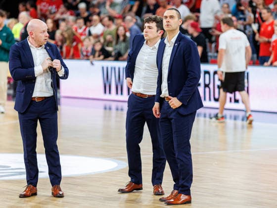Lionel Bosco (Telekom Baskets Bonn, Co-Trainer), Eduardo Fernandez-Galarreta (Telekom Baskets Bonn, Co-Trainer), Marko Stankovic (Telekom Baskets Bonn, Trainer), Spielende, enttaeuscht, Enttaeuschung, negative Emotionen, negative Emotion, BMA365 Bamberg Baskets vs. Telekom Baskets Bonn, Basketball, easyCredit BBL, 34. Spieltag, 10.05.2026 BMA365 Bamberg Baskets vs. Telekom Baskets Bonn, Basketball, easyCredit BBL, 34. Spieltag, 10.05.2026 Bamberg Copyright: xEibner-Pressefoto G.xSantemizx EP_EER