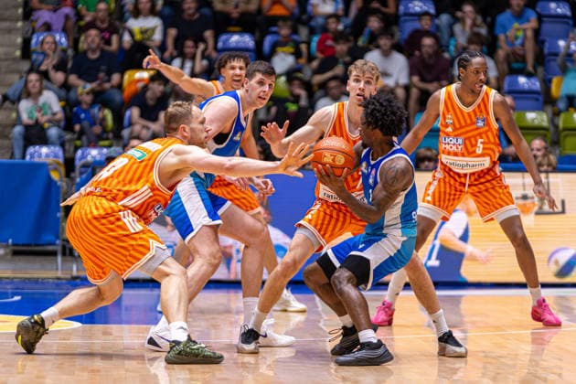 easyCredit Basketball Bundesliga BBL, Frankfurt am Main, Frankfurt Skyliners vs. Ratiopharm Ulm, Süwag Energie Arena Frankfurt am Main; 10.05.2026 easyCredit Basketball Bundesliga BBL, Frankfurt am Main, Germany - 10.05.2026: Isaiah Swope (Frankfurt Skyliners, 1) am Ball, Basketball Bundesliga, Spiel der Frankfurt Skyliners vs. Ratiopharm Ulm Süwag Energie Arena Frankfurt am Main Copyright: xBEAUTIFULxSPORTS Freudensteinx