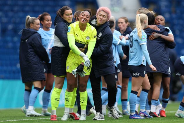 Chelsea v Man City Women 10 May 2026, London - Adobe Women™s FA Cup, Semi Final - Chelsea v Manchester City Women - Manchester City goalkeeper Khiara Keating is mobbed by her teammates as they celebrate victory - Photo: Charlotte Wilson Offside. London UK Copyright: xCharlottexWilsonx xOffsidexOffside