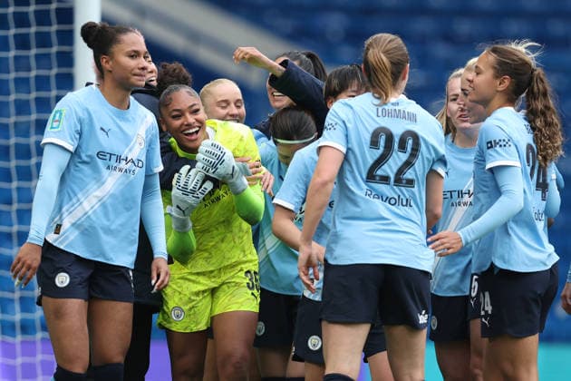 Chelsea v Man City Women 10 May 2026, London - Adobe Women™s FA Cup, Semi Final - Chelsea v Manchester City Women - Manchester City goalkeeper Khiara Keating is mobbed by her teammates as they celebrate victory - Photo: Charlotte Wilson Offside. London UK Copyright: xCharlottexWilsonx xOffsidexOffside