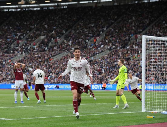 West Ham United v Arsenal, London, UK - 10 May 2026 Goal celebrations for Leandro Trossard of Arsenal as Kai Havertz celebrates his teammate s goal during the Premier League match between West Ham United and Arsenal at the London Stadium, London on 10 May 2026. ( London London Stadium London England Copyright: xJoshxSmith PPAUKx PPA-273922